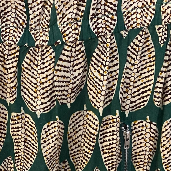 Hide & Seek - Green Leaf Sleeveless Dress - Picture 3 of 7